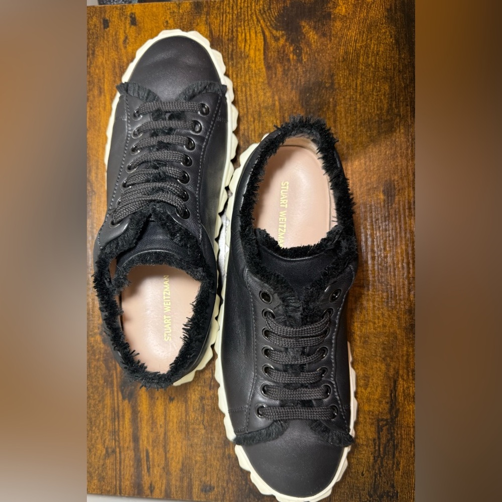 Stuart Weitzman Blk Fringe Leather Sneakers. Women's Size 6.5 - Picture 2 of 4